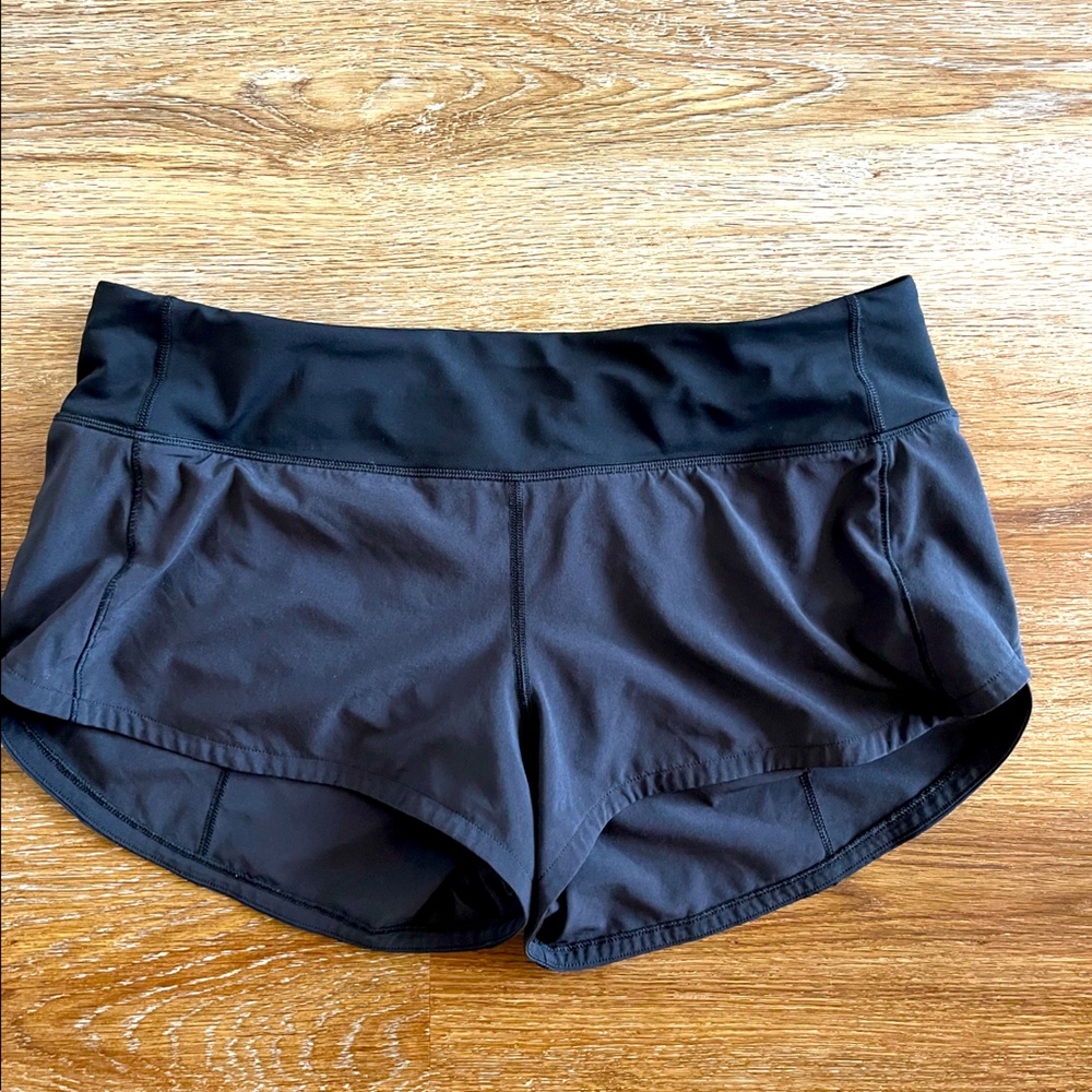 Lululemon size 6 black speed up lined 2.5 inch shorts